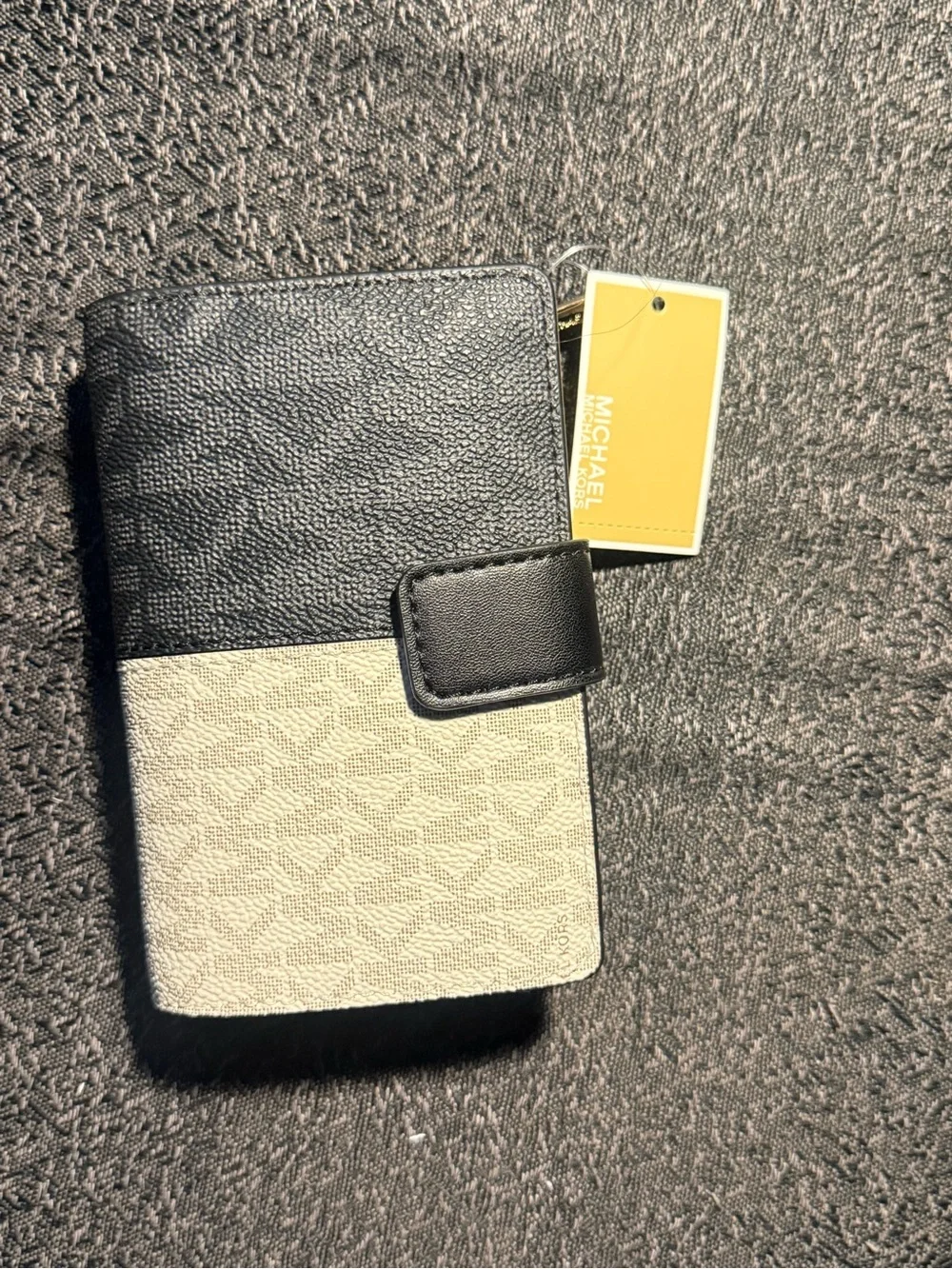 MICHAEL Michael Kors Black & Cream Bifold Card Holder with Zip Pocket